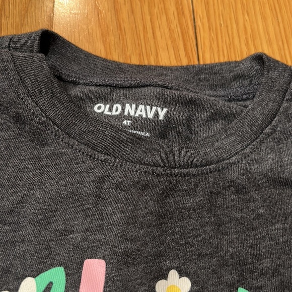 Old navy 4 t girls T-shirt good condition - Picture 2 of 2